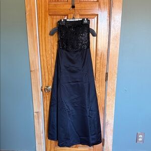Moda International Elegant Black Strapless Dress